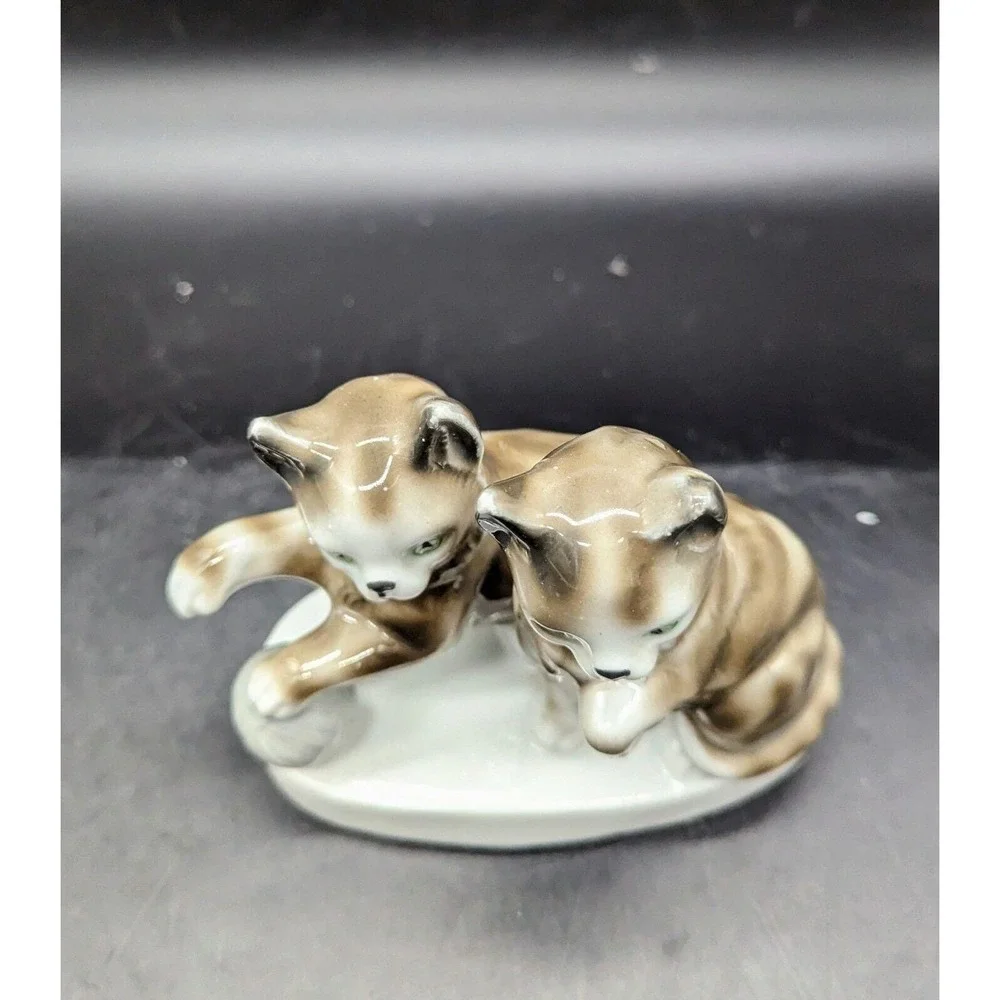 Kronenadler Germany Porcelain Ceramic Grey Stripes Kitty Cats Figurine Yarn‎